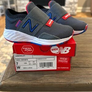 Kids New Balance slip on tennis shoe Style # IDROVLC1 size 7 Wide